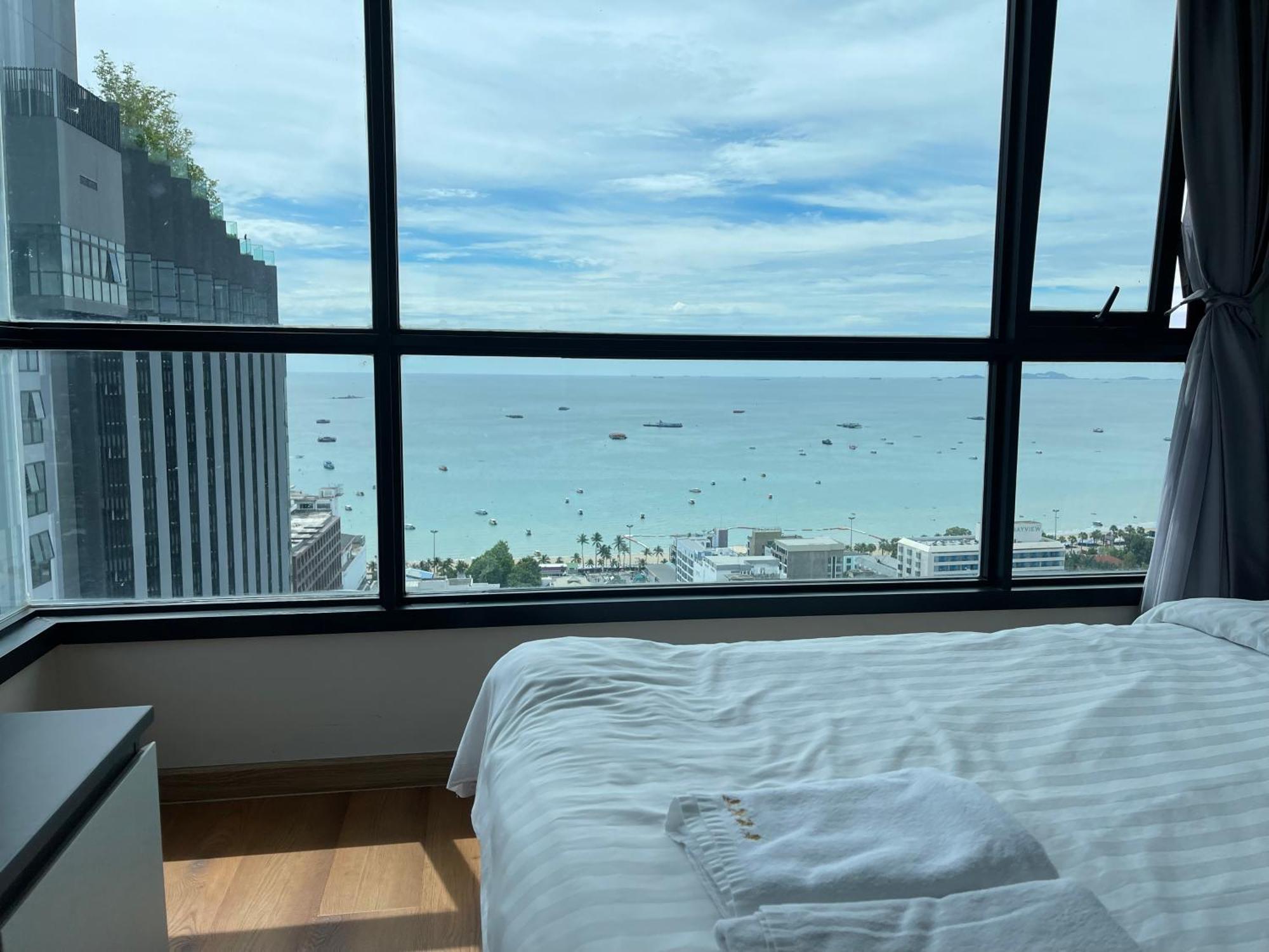 The Base Pattaya By Feng Apartment Ngoại thất bức ảnh